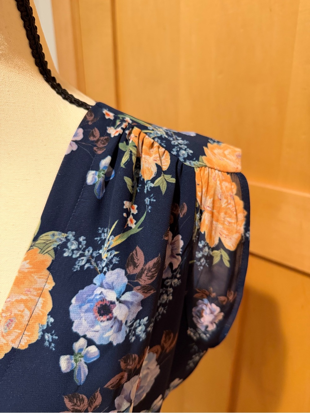 Yumi Kim Floral V-Neck Midi Dress in Navy with Peach Blooms - Picture 6 of 15